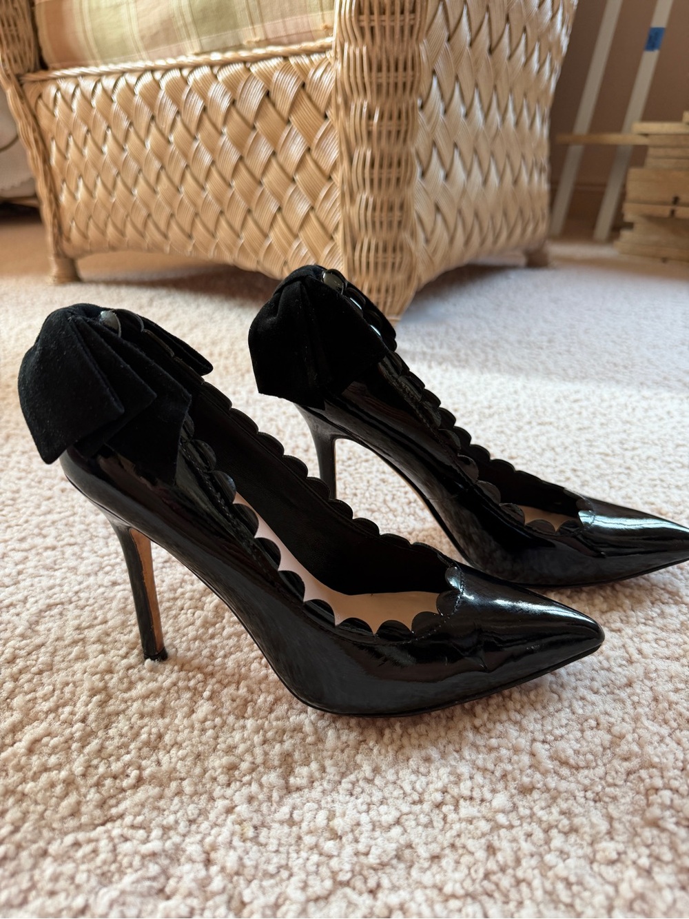 kate spade Black Patent Scallop Pointed-Toe Stiletto Heels with Back Bow - Picture 1 of 14